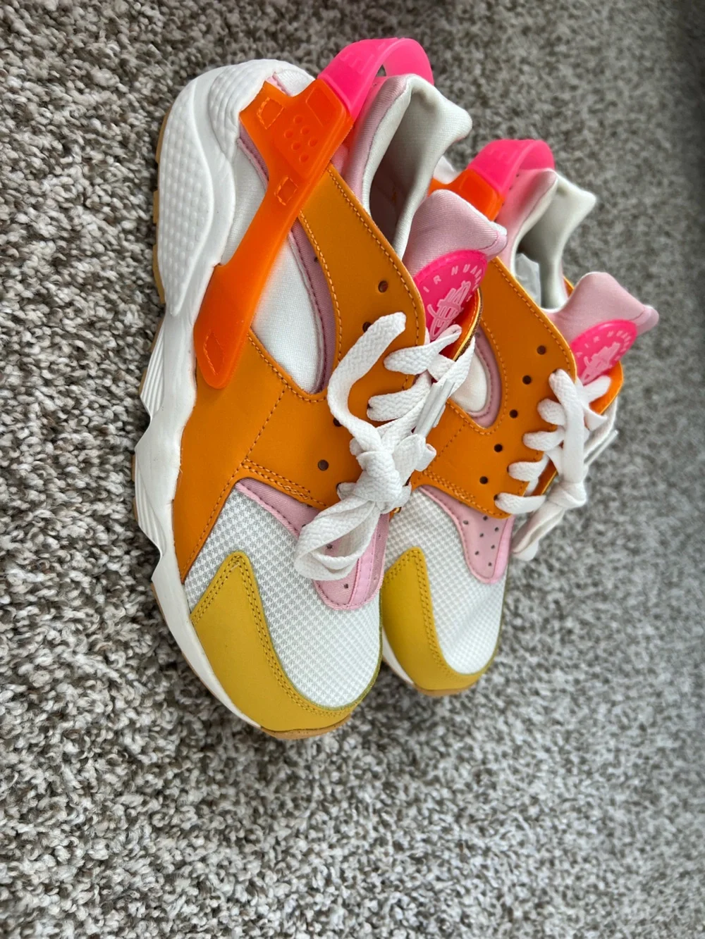 Nike Women’s Huarache Sneakers NEW IN BOX - White, Orange, and Pink - Picture 4 of 8